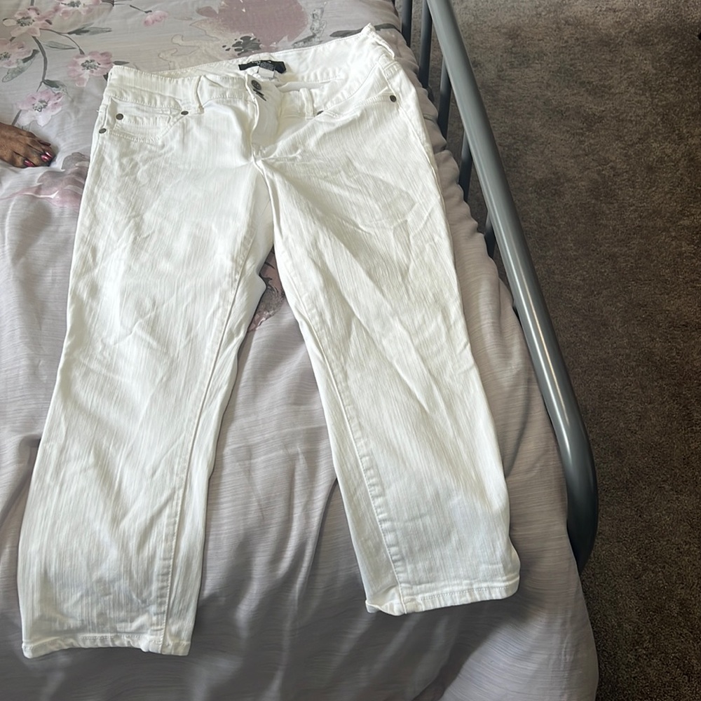 White torrid size 16 stretch crop jeans